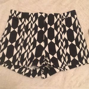 Black and white cotton/spandex shorts